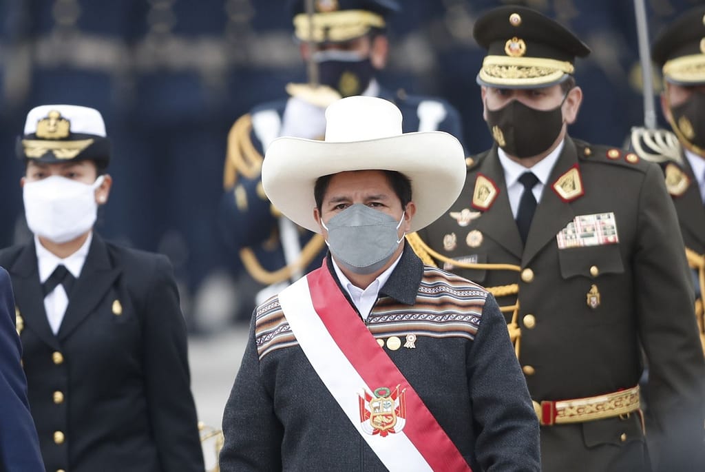Presidente de Perú juramenta a ministros de Economía y de Justicia