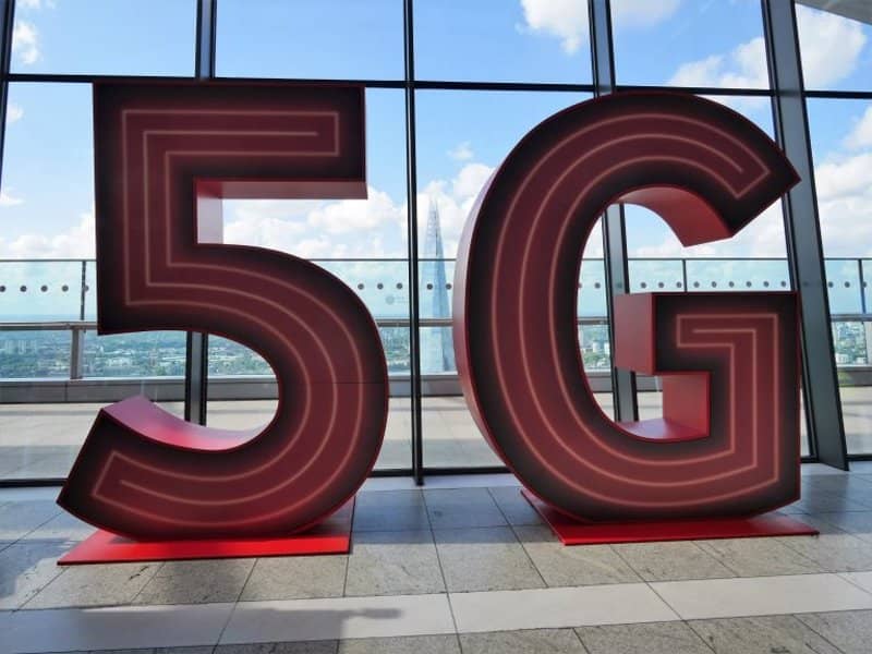 Economy.  Telefónica and Vodafone are joining forces to exchange 5G bands in the UK to improve their communications
