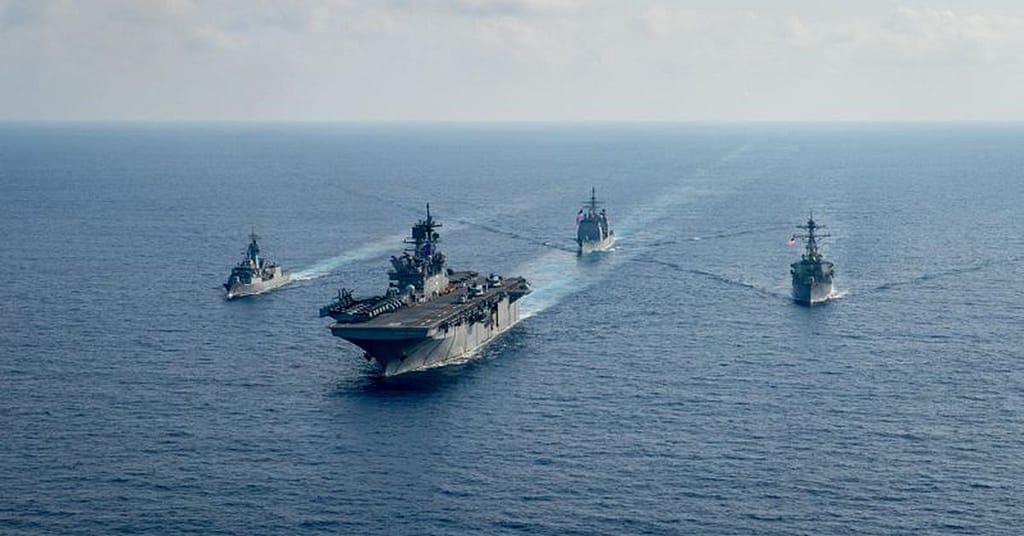 The United States showed its support to the Philippines in the face of Chinese incursions into the South Sea