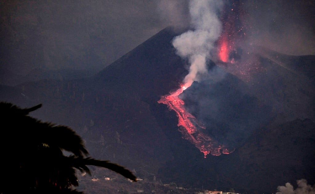 Por la erupción más de 6 mil personas tuvieron que abandonar sus hogares.