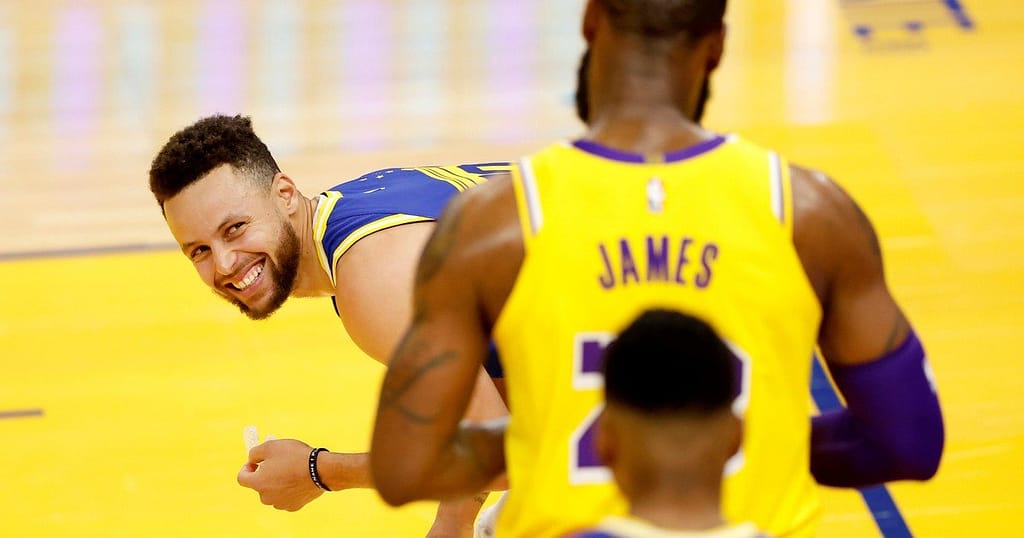 LeBron James starred in hitting Stephen Curry's Warriors and rumors grew: Will they be teammates in 2022?
