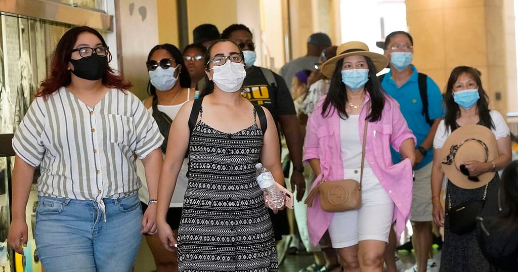 Los Angeles mandates the use of masks again after COVID-19 infections spike - El Financiero