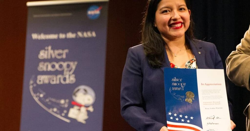 Rosa Ávalos-Warren, de vender higos en las calles de Perú a trabajar en la NASA – FayerWayer