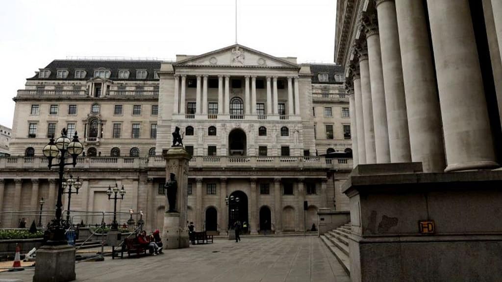 They warn that English banks have not yet faced the worst effects of the epidemic