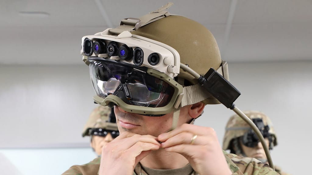 New details emerge about US military's HoloLens technology تقنية