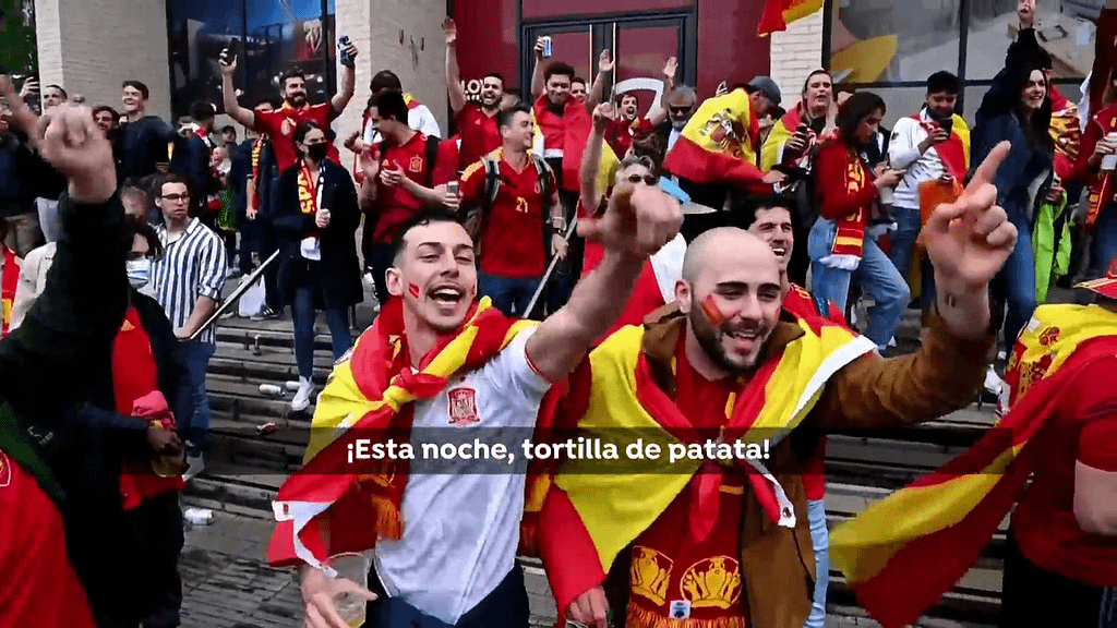 9000 Spaniards dressed up for the national team at Wembley, who remained at the gates of the European Championship final