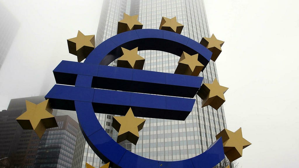 Veinte años después, el euro todavía sueña con rivalizar con el dólar