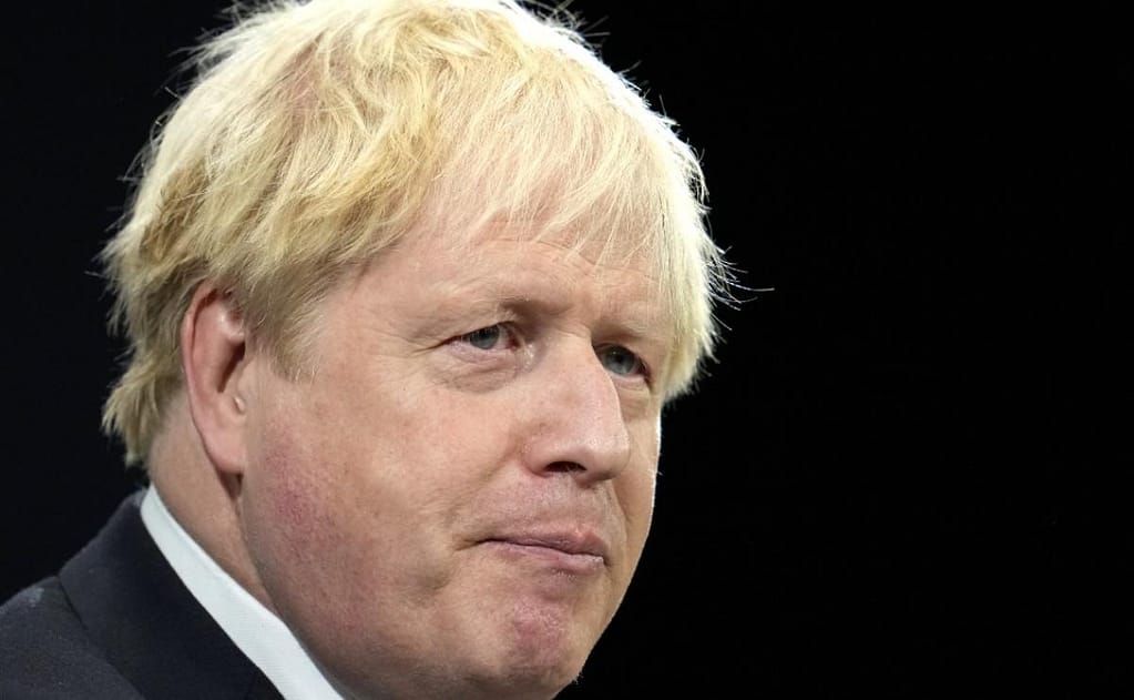 The English Premier League and its players "face" Boris Johnson