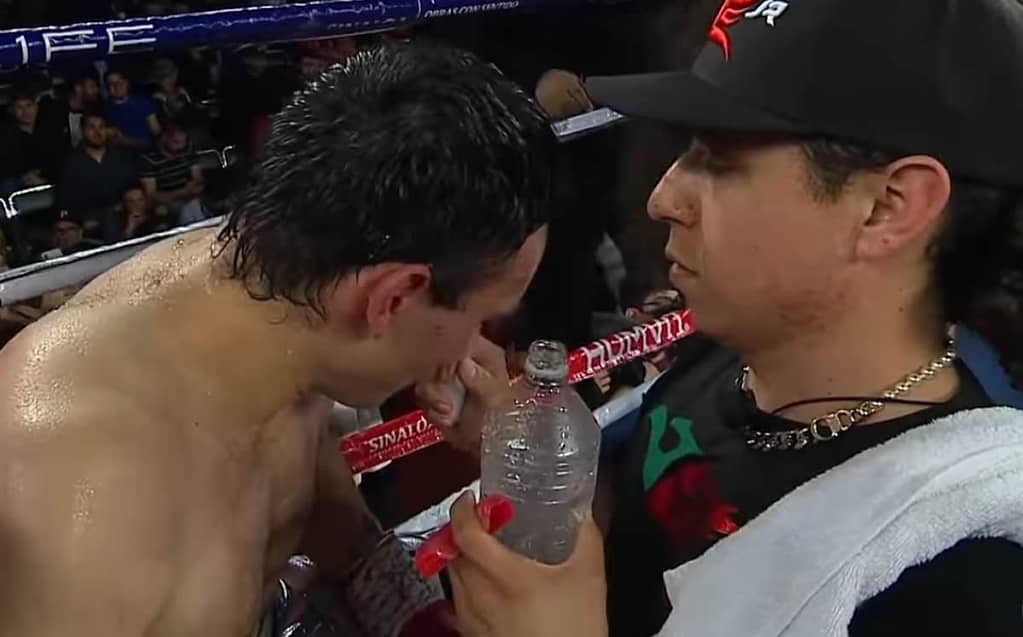 Julio Cesar Chavez Jr. inhaled an inhaler in a fight against Zegara