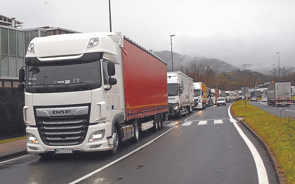 Brexit hits Iron's borders and leads to the detention of trucks on Monday
