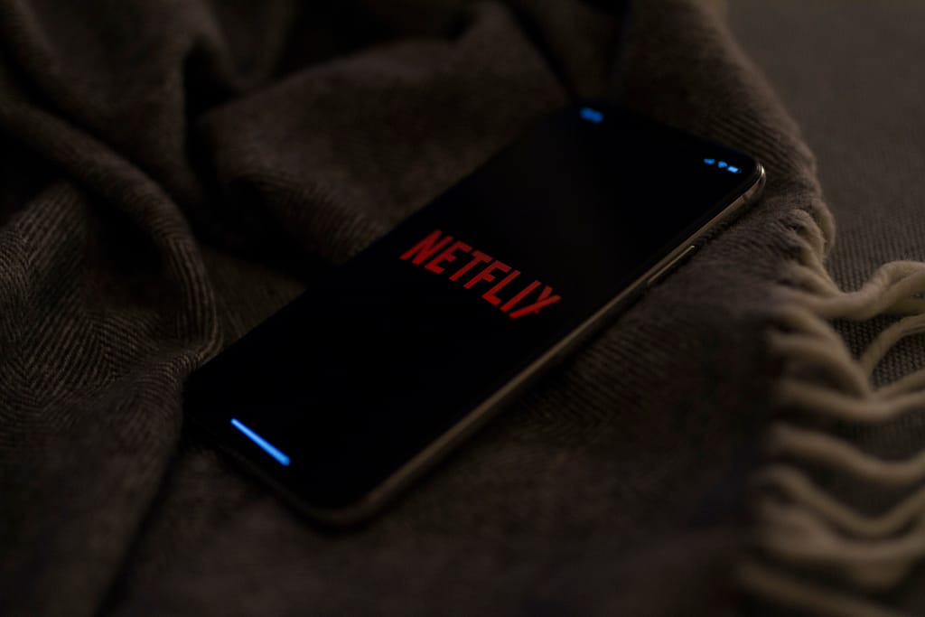 Netflix now lets you watch series and movies while they're downloading