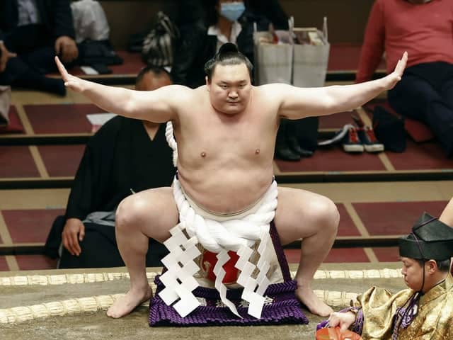 The original Mughal Hakuhou ended his sumo wrestling career.