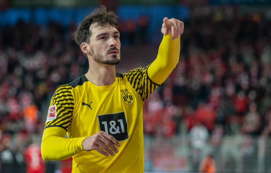 He has soccer player Mats Hummels with him "GNTM"Did you meet the winner Celine Bethmann over dinner?