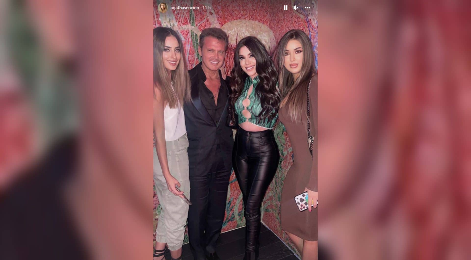 Artists and influencers Niza and beauties LaRache and Agatha Sencion celebrated a birthday party when they chanced upon Luis Miguel at an exclusive restaurant in Miami (Image: Instagram /agathasencion)