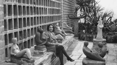 Geles Cabrera captada en el Museo Escultórico, ubicado en su casa de la Ciudad de México, en los años 60.