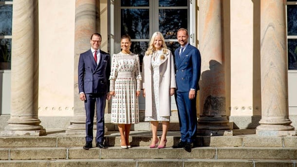 Prince Daniel and Crown Princess Victoria welcome Mette-Marit and Haakon from Norway.  (Source: imago photos/PPE)