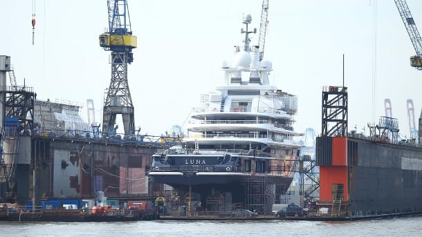 this is the hunt "Luna" It is located at Dock 11 at the Blohm + Voss shipyard in the port of Hamburg (file photo).  (Source: Imago Pictures / HanoPod)