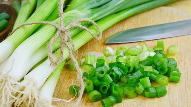 Green onions: They can be eaten raw or cooked.  (Source: Getty Images / PosiNote)