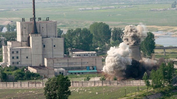 One of the last photos of Yongbyon factory from 2008: At that time the cooling tower was blown up.  (Source: dpa / Gao Haorong / Xinhua / AP)