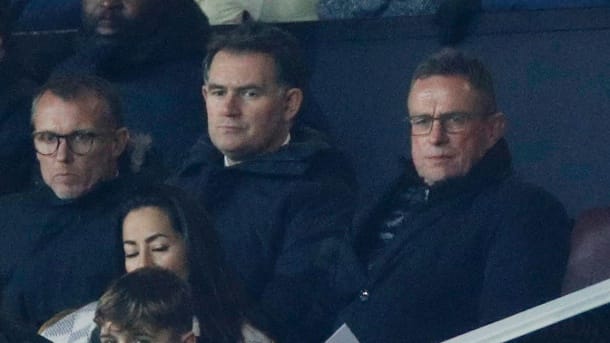 Premiere as United coach: Ralf Rangnick (right) sees victory from the stands.  (Source: Reuters/Phil Noble)