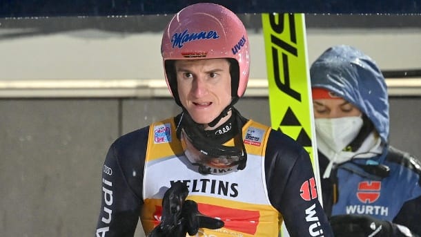 On the first jumping tour in his hometown of Oberstdorf, the pressure was actually written on Carl Geiger's face.  (Source: imago images / Sven Simon)