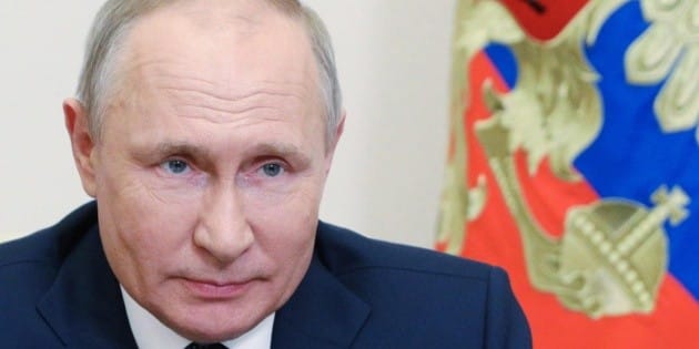 Putin vows to "break the teeth" of those attacking Russia