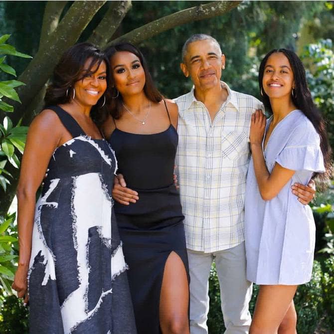 She is in love!  This is the friend of Sasha, the youngest daughter of Barack and Michelle Obama |  people |  entertainment