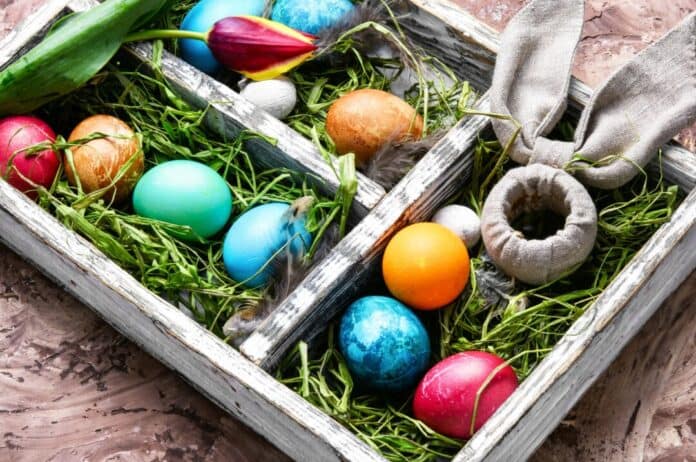 Easter eggs lie in a box.  Photo: VZ NRW / Adpic