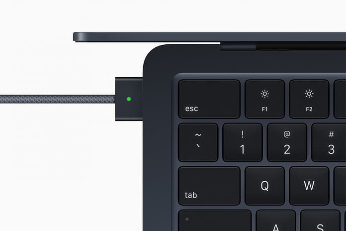 MacBook Air: New Dual USB-C Charger and Color-Coordinating Cables

