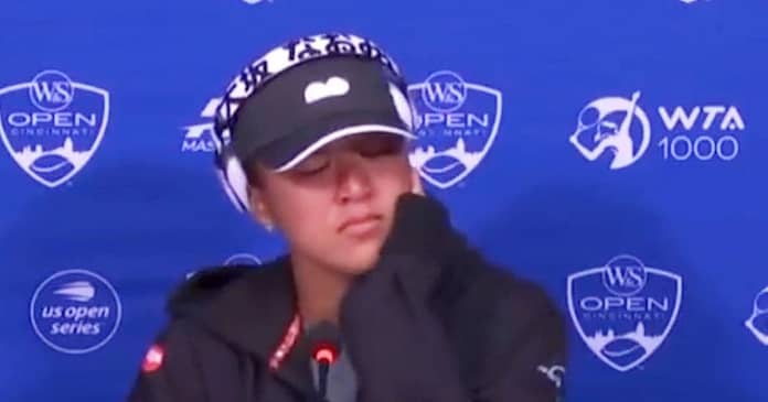 Osaka broke out in tears at the first press conference in three months

