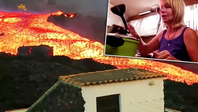 Volcanic eruption: Germans flee lava flow in La Palma - on their boat (video)

