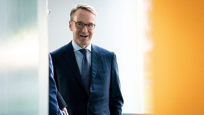 Bundesbank chief paused: Weidmann's resignation firm

