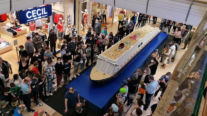 The tallest Lego ship built in Sindelfingen - SWR Aktuell


