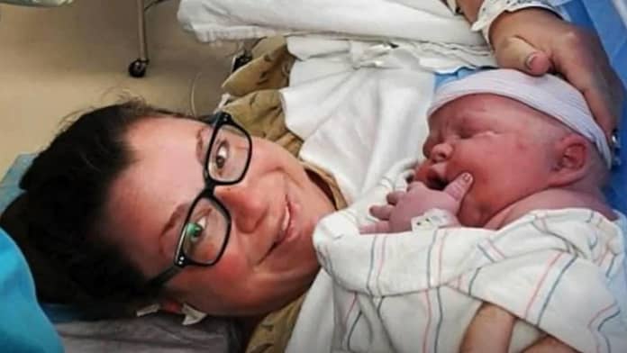 The mother gives birth to a baby who weighs 6.5 lbs


