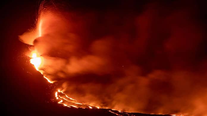 La Palma: volcanic eruption leaves 'tremendous devastation' - lava flows relentlessly

