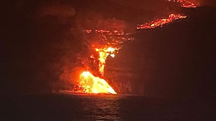 La Palma volcano eruption: Now the lava has reached the sea - news abroad

