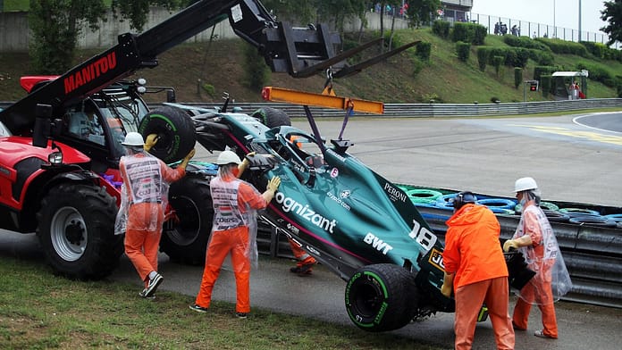 Hamilton at the start of the second half alone: ​​Bottas' error causes a mass crash at the start


