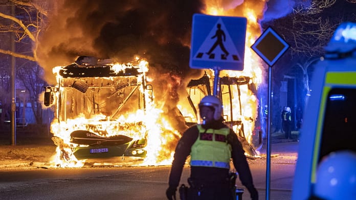 Rights offer approved: riots in Swedish cities

