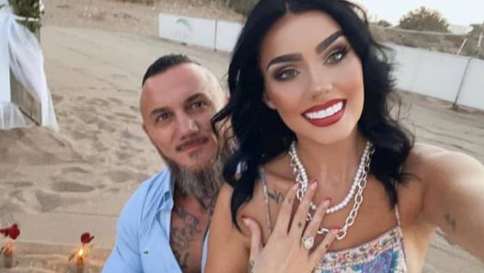 Model wants to marry a rocker: Natalie Falk is engaged again


