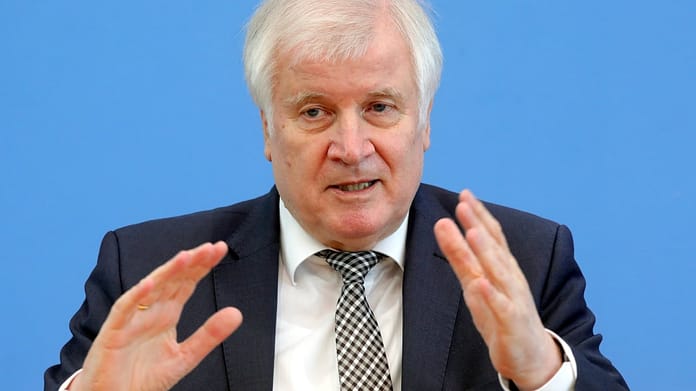 No entry in Germany: Seehofer's strict rejection of refugees - domestic politics

