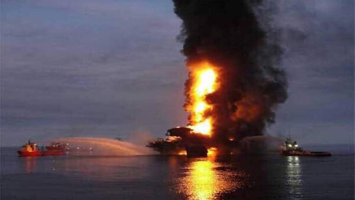 Oil rig caught on fire - five workers killed

