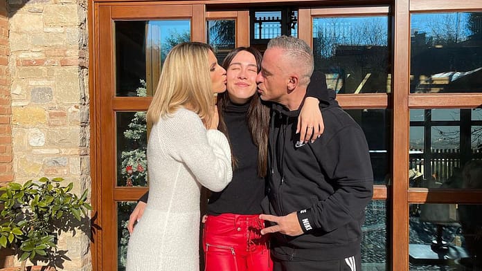 On her birthday: Aurora Ramazzotti shares a picture of a kiss with her parents

