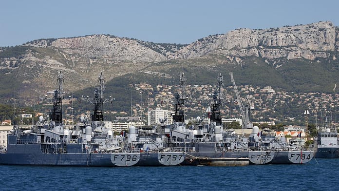 100 firefighters at work: hours of a nuclear submarine ablaze in Toulon

