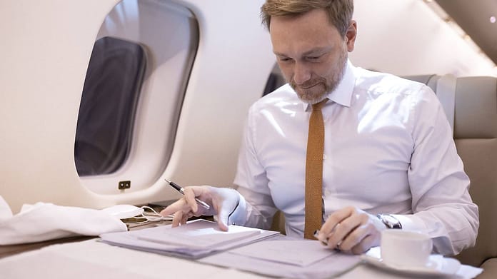 Faulty government machine: Lindner flies a line from Washington to Berlin

