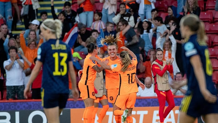 Draw in first match against Sweden: defending champions Holland save the start of the European Championship

