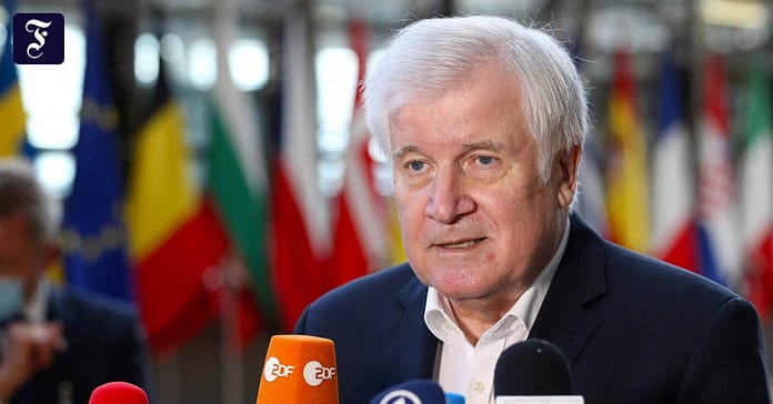 Seehofer wants to prevent illegal immigration from Belarus

