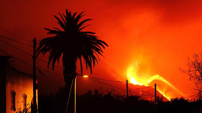 Volcanic eruption in La Palma: hundreds evacuated

