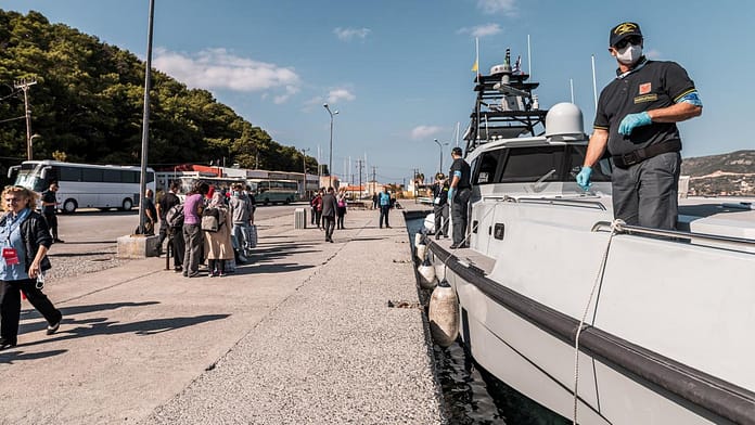 It is said that the Greek border guards threw the migrants into the sea

