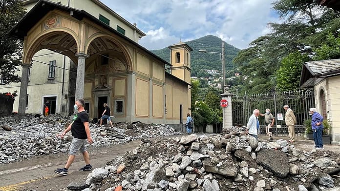 Storm in Italy: Towns on Lake Como hit by mudslides and floods

