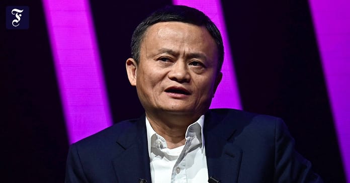 China imposes a record fine on Alibaba

